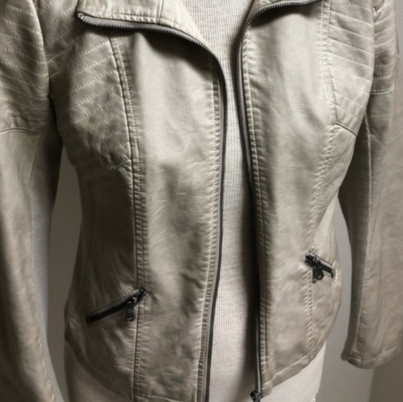 Jacket - Picture 1 of 3